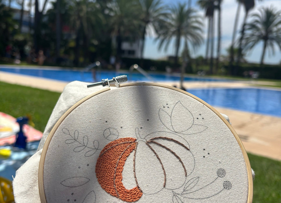 el bordado es un hobby ideal y práctico para las vacaciones de verano