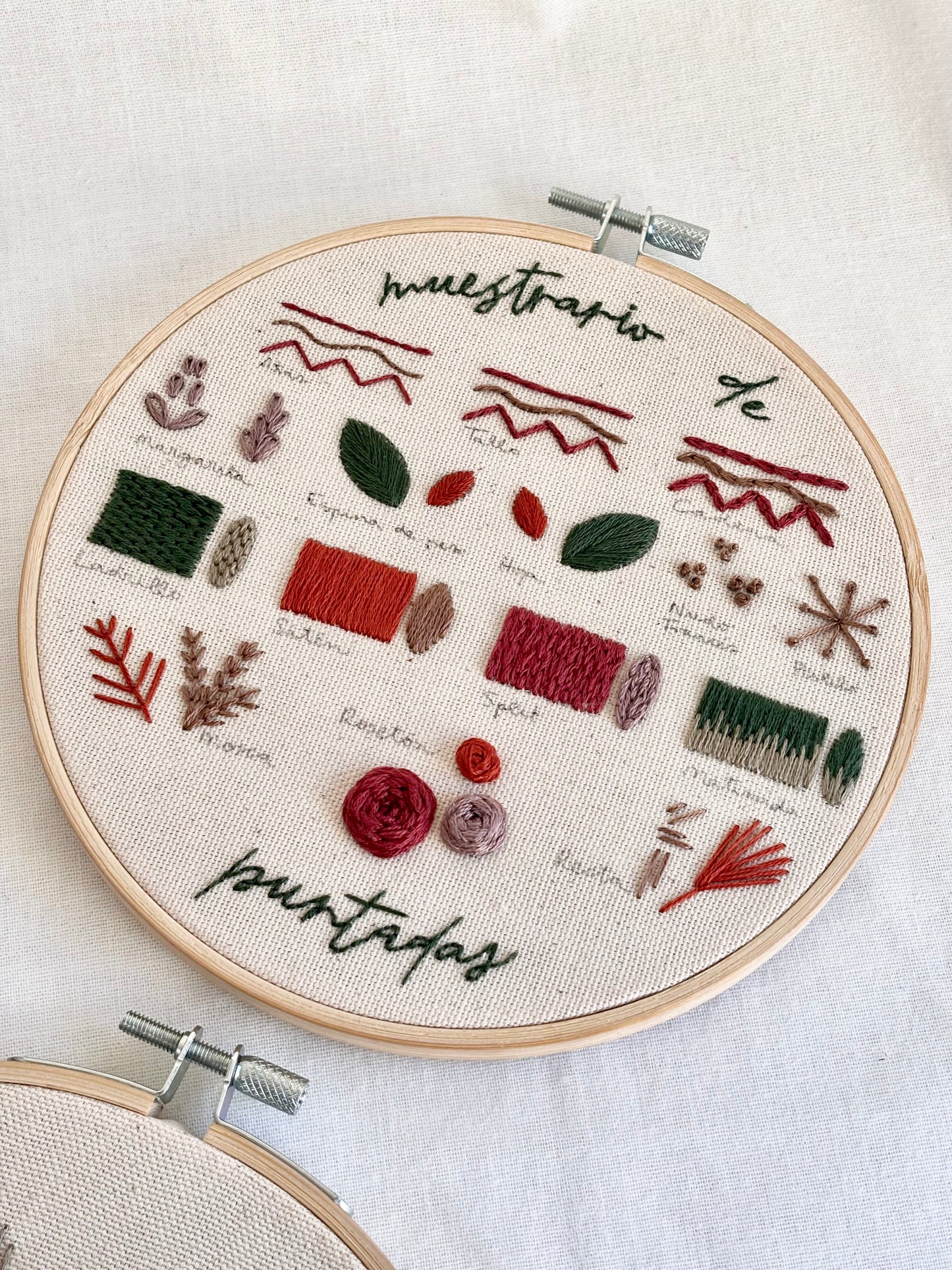 Kit de bordado a mano para principiantes dúo con muestrario de puntadas y ramo floral - Kit DIY completo