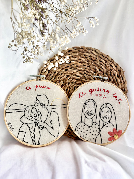 Bastidor Bordado a Mano Personalizado – Tu foto con Frase y/o Flores (15 o 20cm)