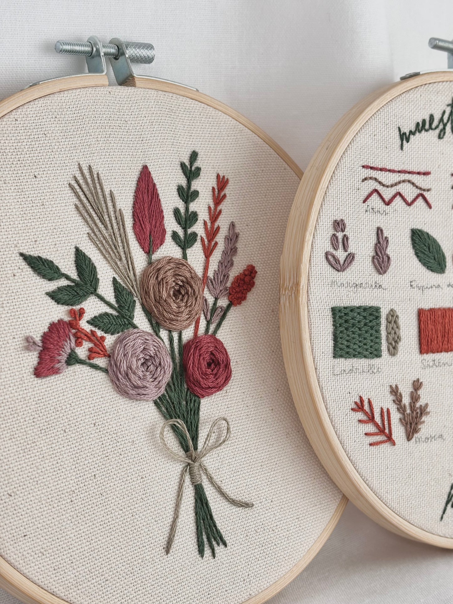 Detalle de puntadas básicas de bordado a mano para aprender distintas técnicas incluido en kit DIY