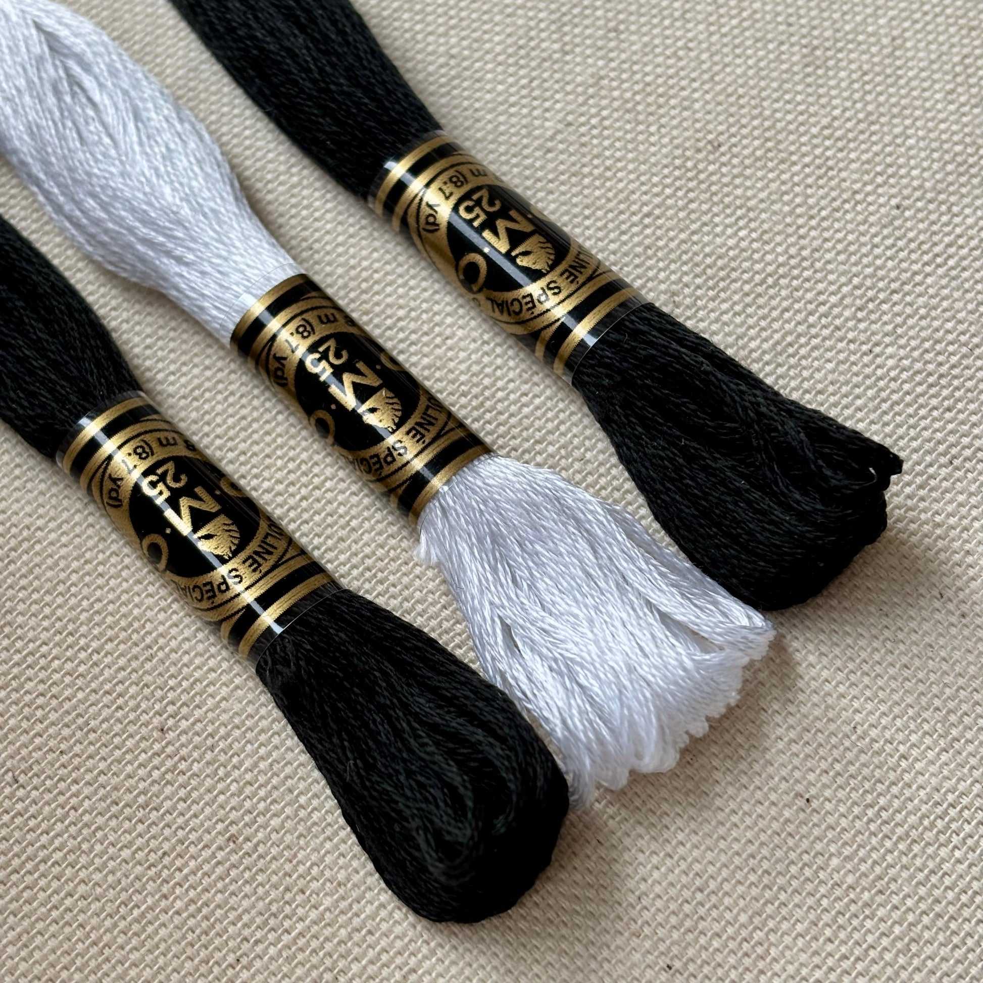 Hilo DMC para labores y manualidades en colores variados