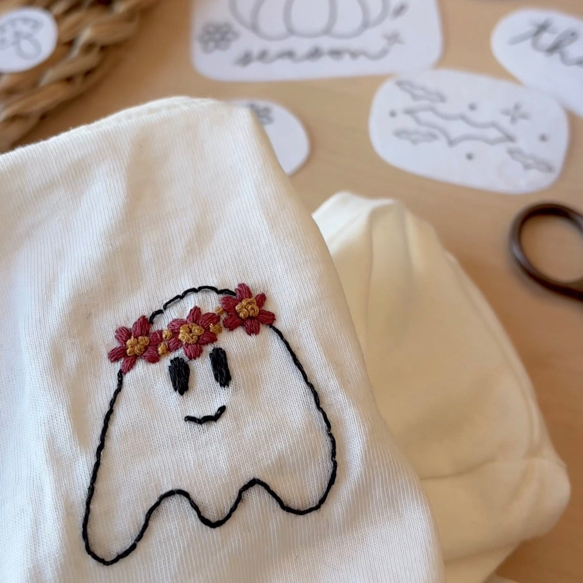 pegatinas solubles para bordar a mano con diseños de flores, calabaza, fantasmas, setas y palabras 